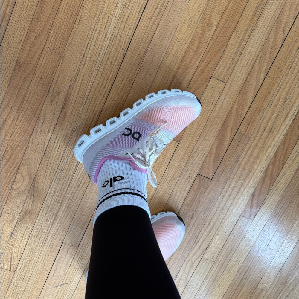 On Running Women's Gradient Pink Athletic Shoes